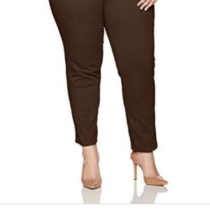 Gloria Vanderbilt Amanda Slimming Jean's 24W Short